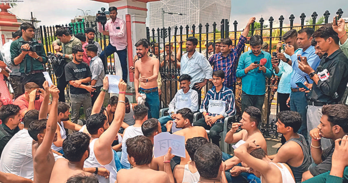 Students protest half-naked demanding union elections